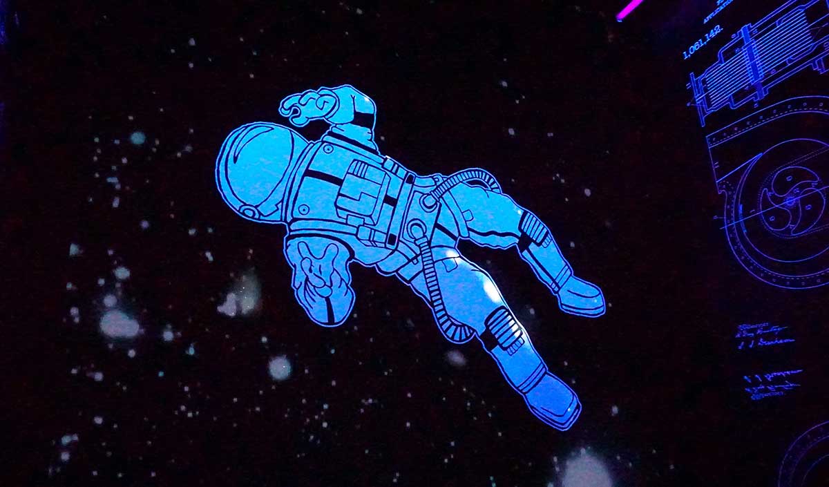 digital-ratz-background-astronaut-space-blogs